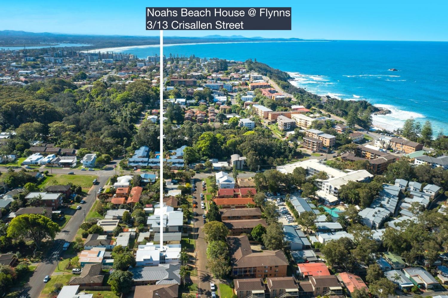 Birds eye view, close to Flynns beach, cafes and restaurants. Noahs Beach House