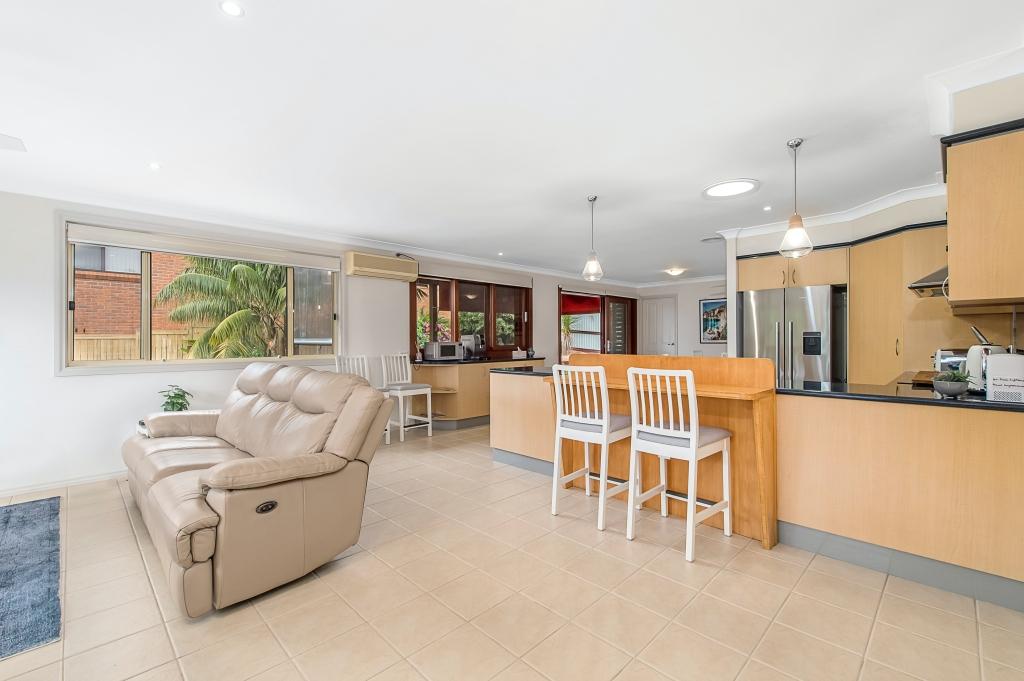 Kitchen and living with smart TV and air con Alkira