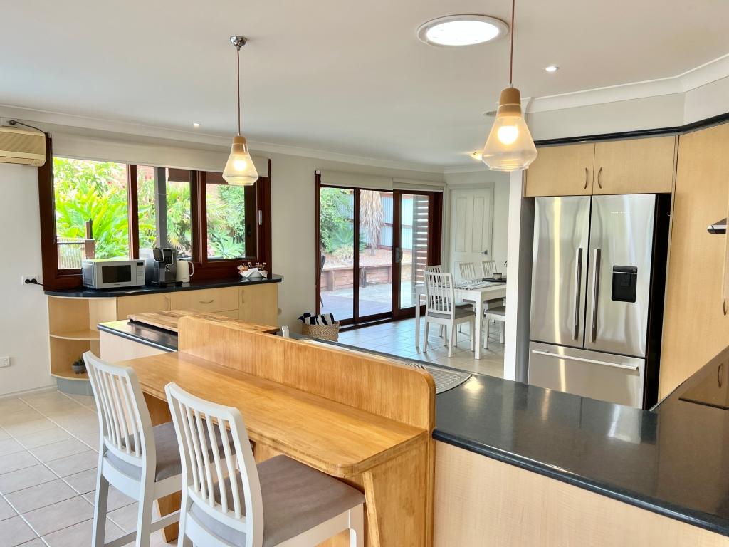 Full kitchen and dining with air con Alkira