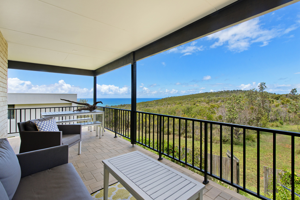 Wrap around verandah with BBQ overlooking reserve Apricari oasis by the sea Bonny Hills