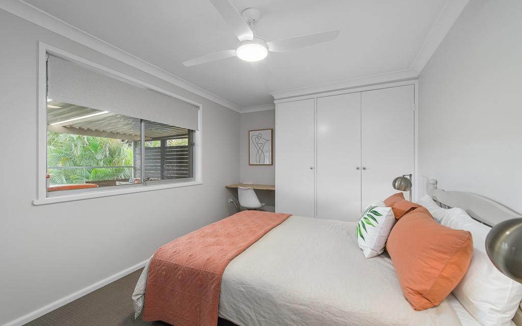 Third bedroom with queen bed and ceiling fan, upstairs. Harrys @ Shelly Beach