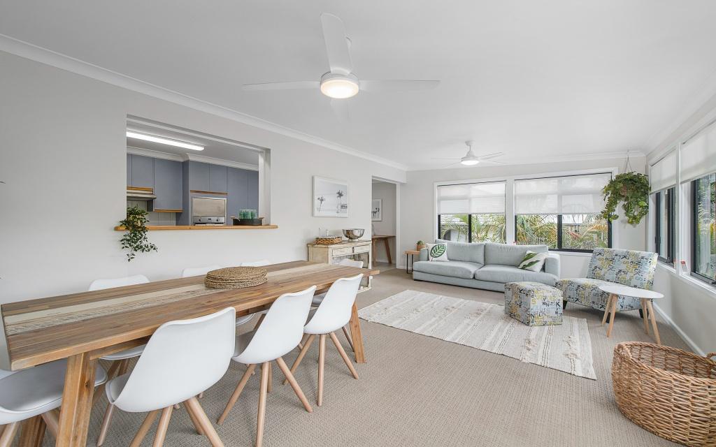 Sun room with Dining, kitchen window and living. Harrys @ Shelly Beach Shelly Beach