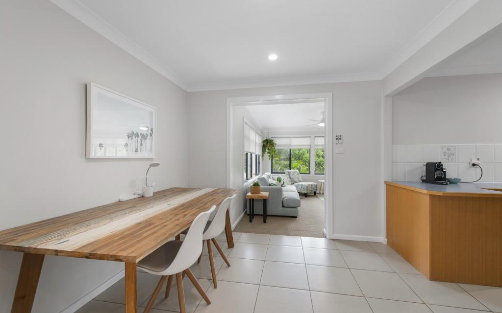 Desk/ small dining area and kitchen. Harrys @ Shelly Beach